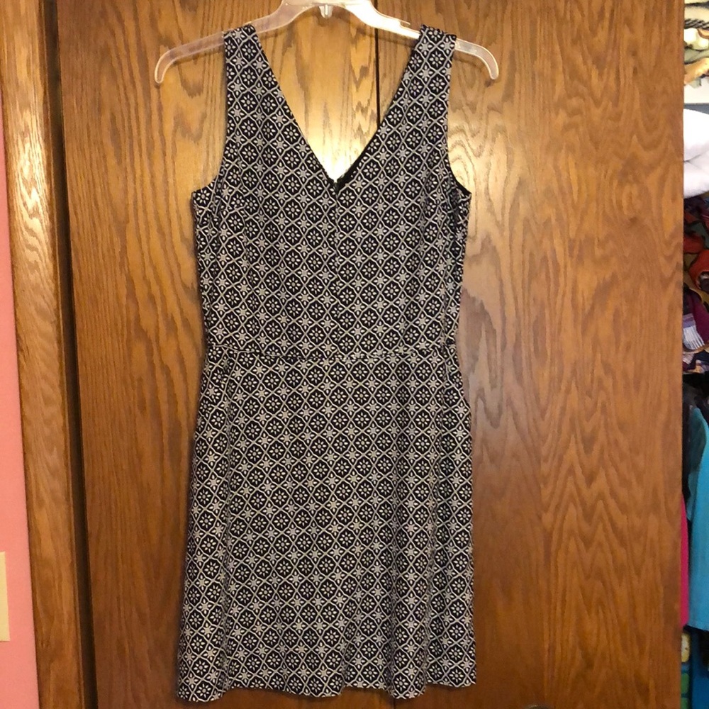Sleeveless V neck summer dress